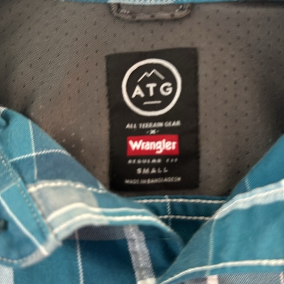 Small Checkered Blue Button down, Relaxed fit, light use, trail, men’s. - Picture 2 of 5